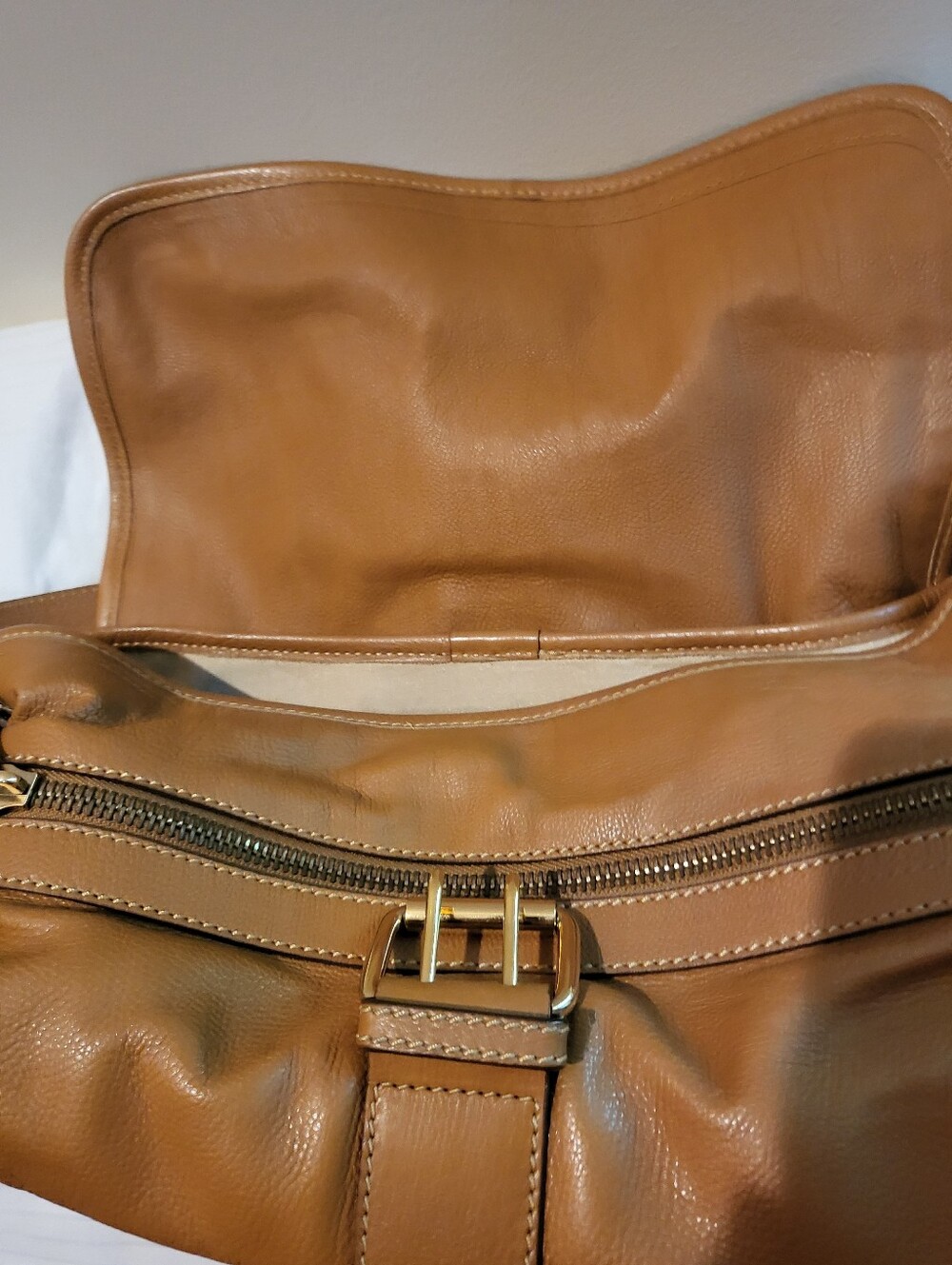 Marc Jacobs Tan Leather Shoulder Bag - Classic Buckle Detail - Picture 5 of 13